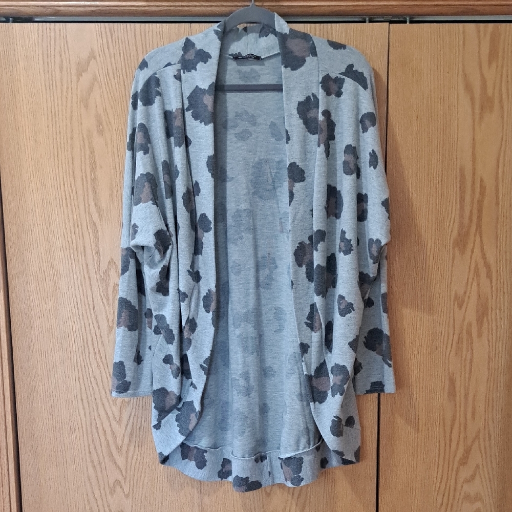 BomBom Women’s Gray Leopard Print Open-Front Cardigan Sweater